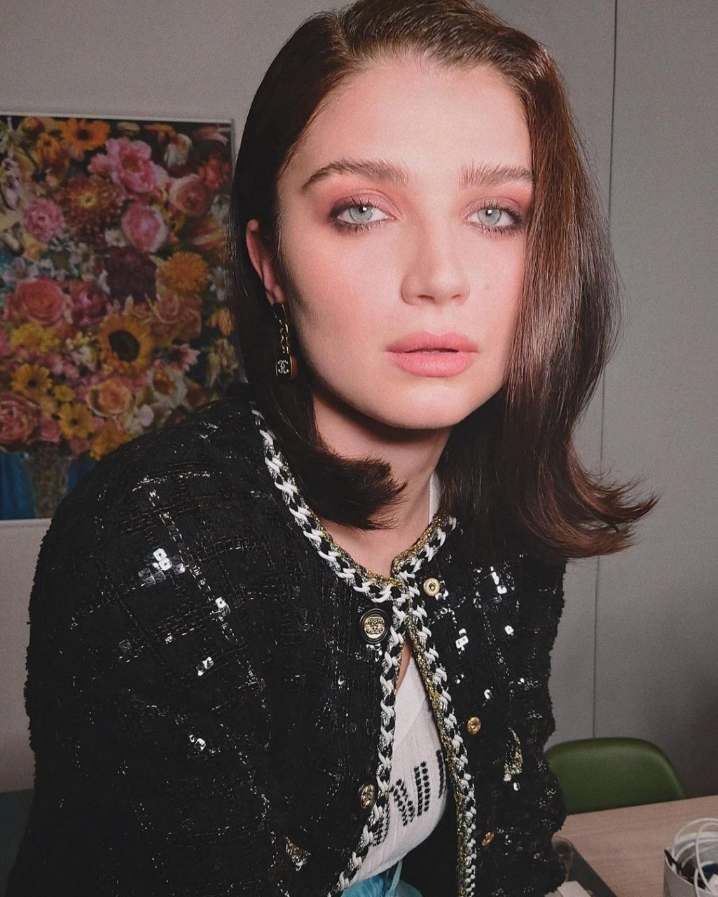 大熱Netflix劇《三人要守密兩人得死去》女主角Eve Hewson是誰？原來是搖滾樂團U2主唱之女