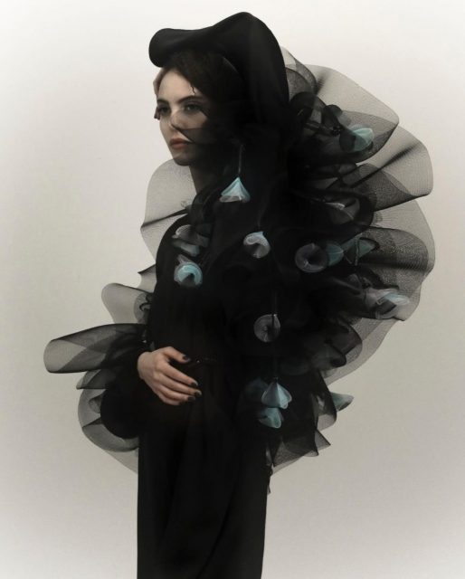 Giorgio Armani 在黑夜中帶來光亮 彰顯溫柔如水的現代女性 |Fall/Winter 2021
