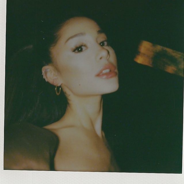 Ariana Grande 曾為《RuPaul’s Drag Race》實境節目擔任客席評判,她的音樂卻為她打破紀錄!