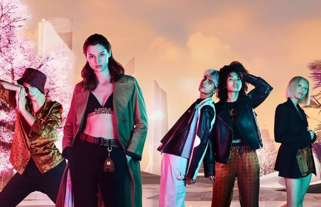 MCM推出首支香水:印花背包樽身有勾起你的青春回憶嗎?