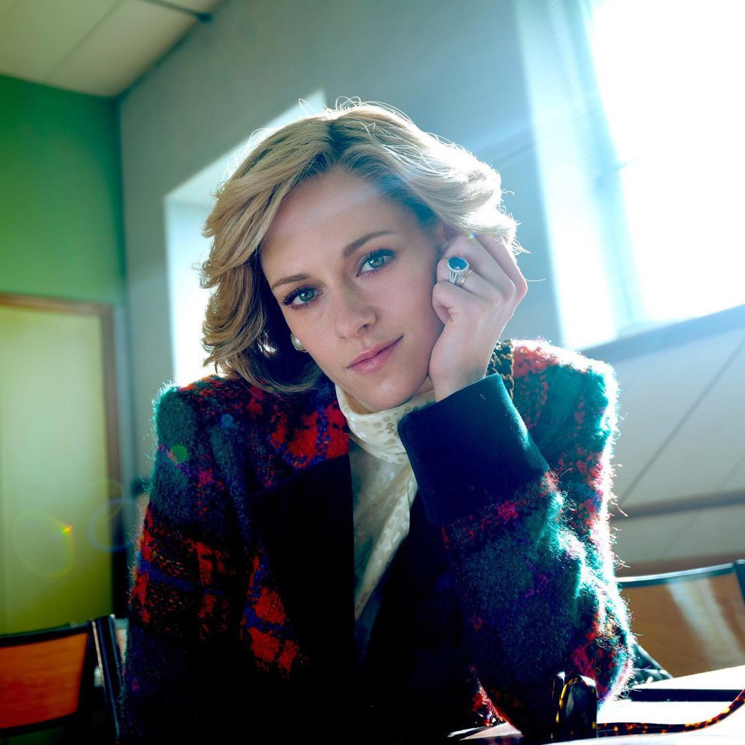 《Spencer》再發布 Kristen Stewart 第二張劇照：根本是戴安娜王妃本人嘛！