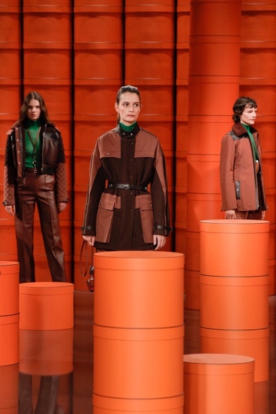 Hermès 於紐約、巴黎、上海，打造三合一藝術時裝展 ｜Fall / Winter 2021