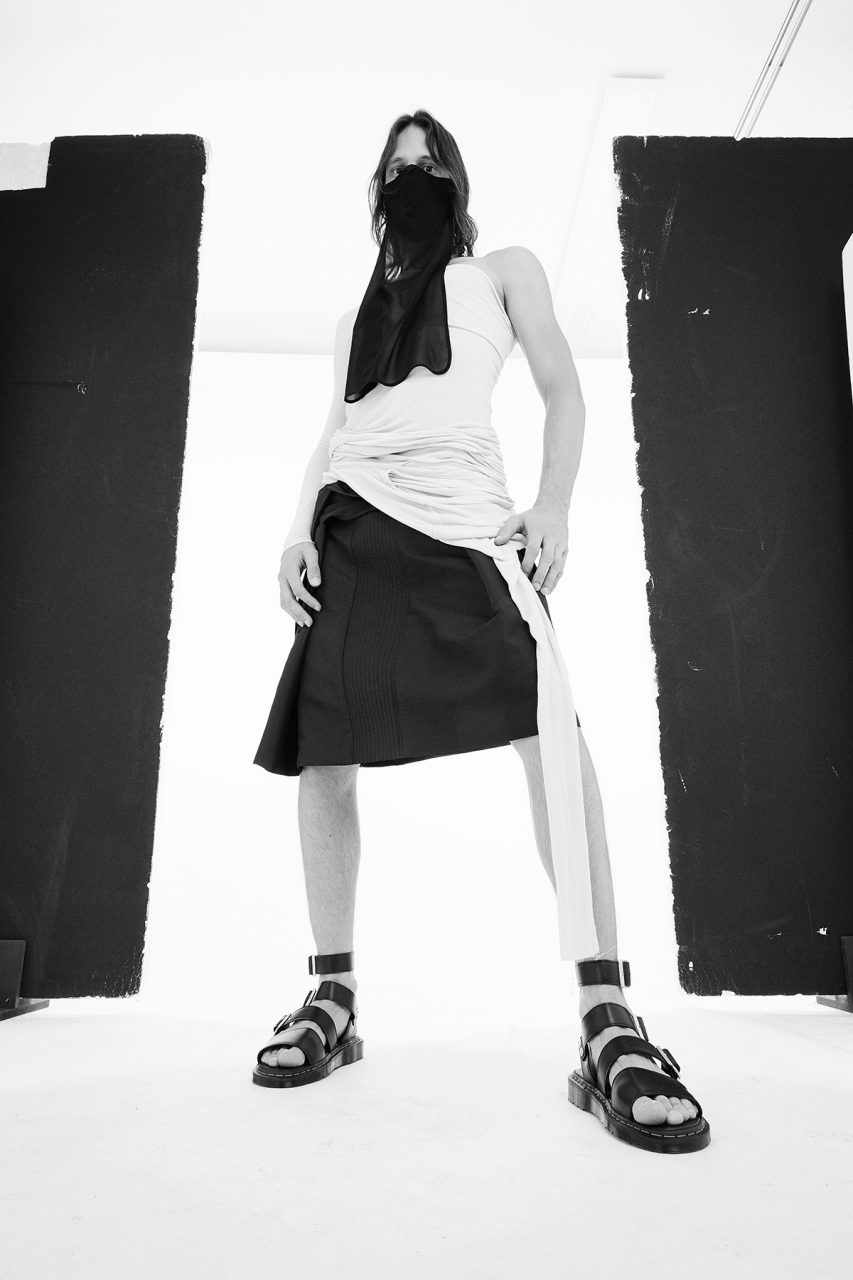 後末日時代的暗黑叛逆設計：Rick Owens 首度與 Dr. Martens 合作 第二彈鞋款曝光！
