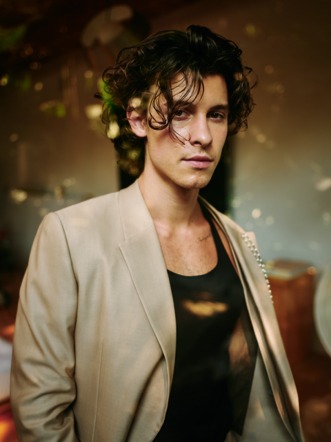 VOGUE MAN 專訪加拿大男神歌手 Shawn Mendes:「我相信擁抱脆弱,能夠讓你得到更多的安全感。」