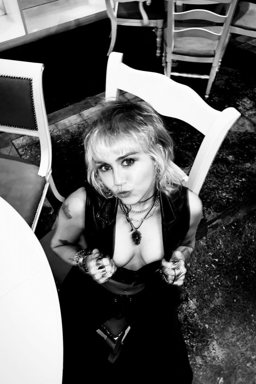 原來 Miley Cyrus 是 Harry Styles 的頭號粉絲？喜歡他的原因是…