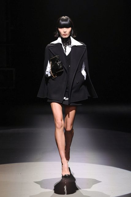 以最純粹的色調暢想浪漫主義最根本的自由精神 | Valentino Act Collection Fall/Winter 2021
