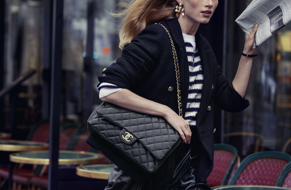 Chanel 經典 11.12 手袋 VS  標誌式的 2.55手袋：全新《The Chanel Iconic》 11.12 手袋廣告更邀請了 Zoé Adjani 有份演繹