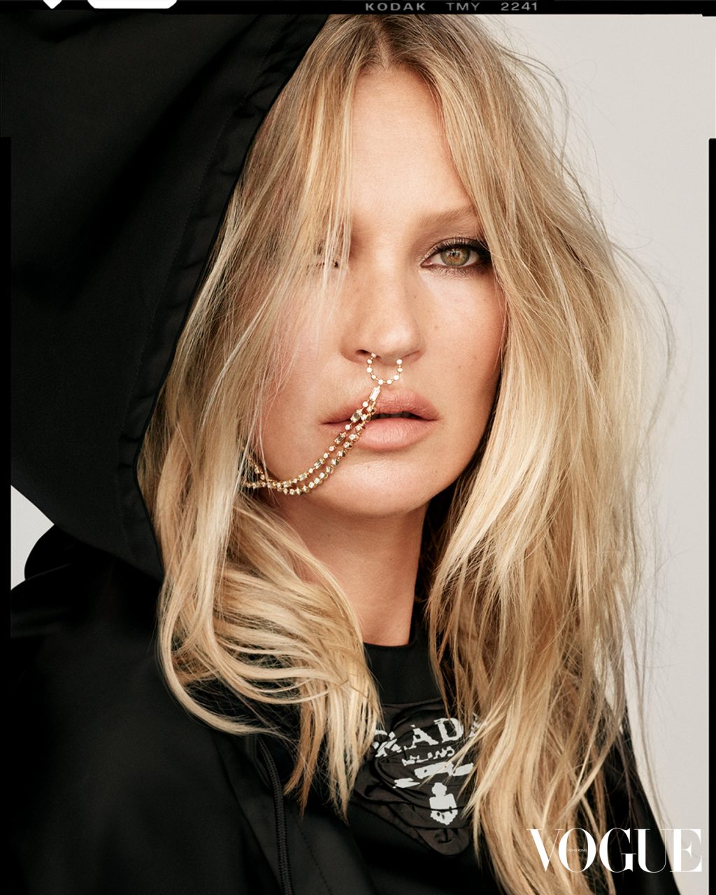 訂閱《VOGUE》香港版電子書及紙本實體書：三月刊 | 超模 Kate Moss 再創下一個歷史瞬間