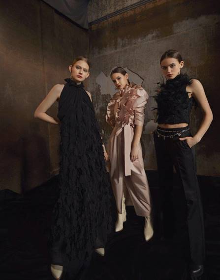 Shiatzy Chen 穿梭古蹟之間的東方工藝美學，展開一場時空交會之旅 ｜Fall / Winter 2021