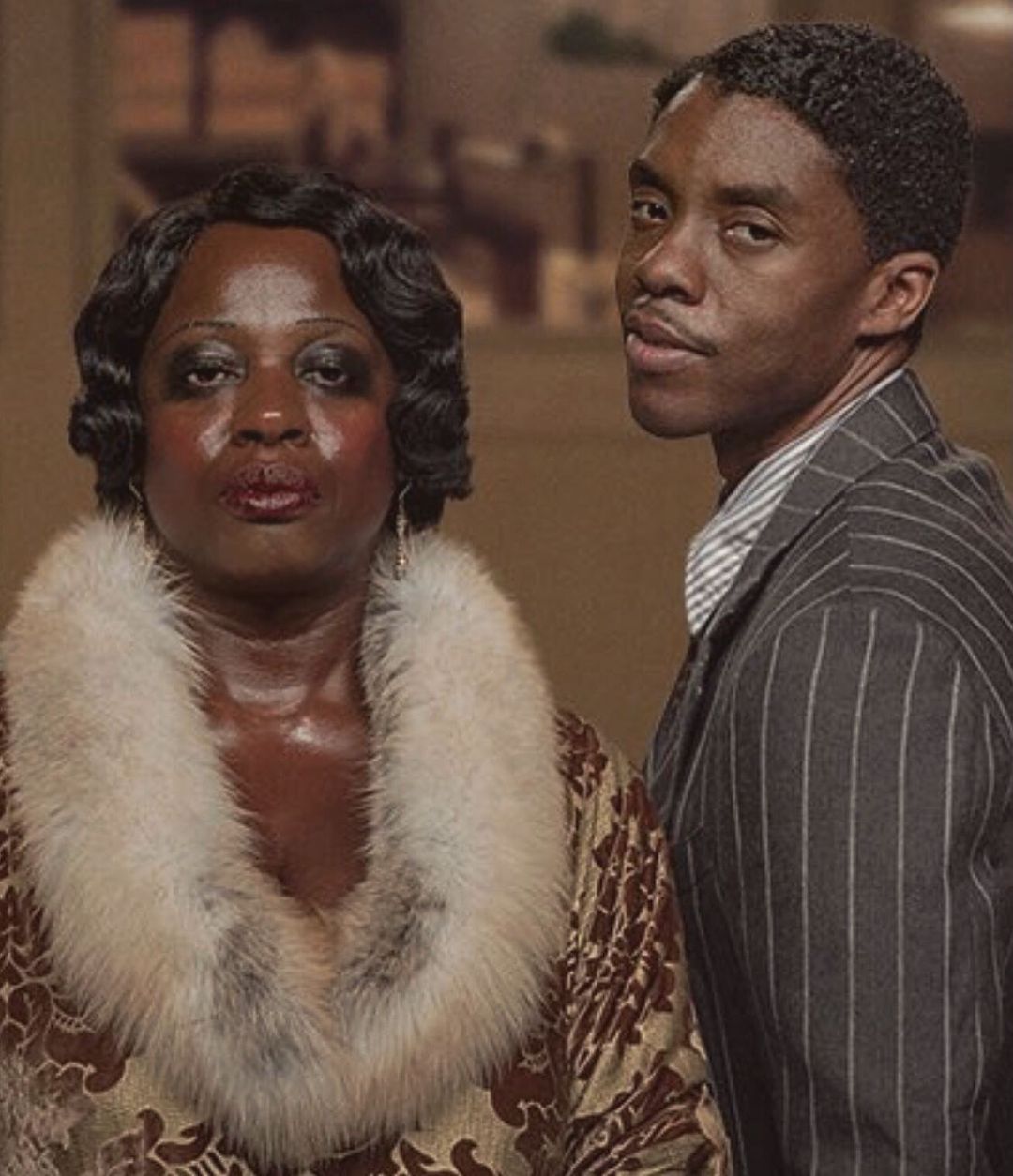 首次黑人女髮型師奪得奧斯卡獎項！電影《藍調天后》背後的小故事：製造了100頂假髮、特意畫出不等稱的妝容？