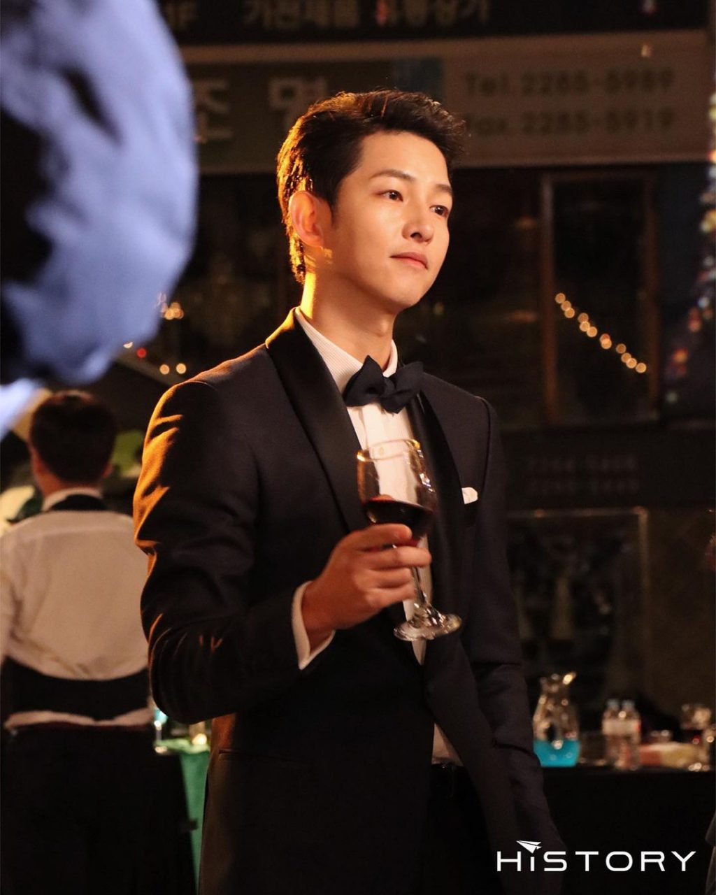 可愛食相、意大利文口音、西裝造型，《黑道律師文森佐》中的宋仲基如何令你心動？