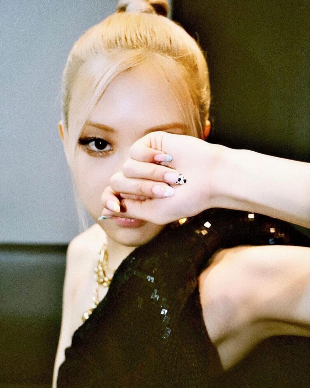 2021最夏天的手繪法式美甲來了！Rosé、Kylie Jenner、Anya-Taylor Joy都已上手示範