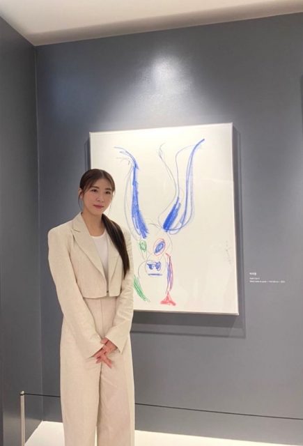 韓國女神河智苑以畫家身分出道,還有這些韓星都是實力派的隱藏畫家!