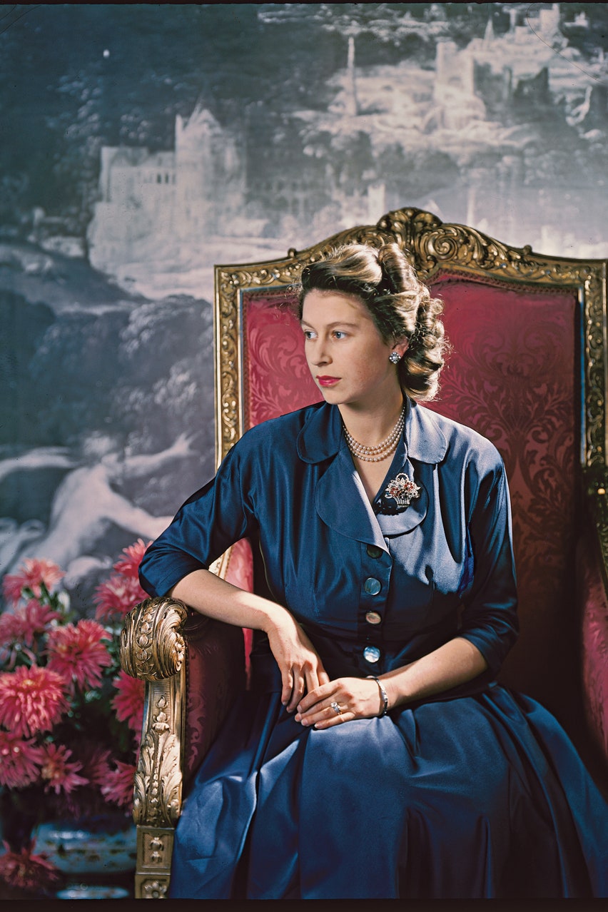 由Cecil Beaton攝下的傳奇肖像，為你呈獻英女王多年來最棒的瞬間