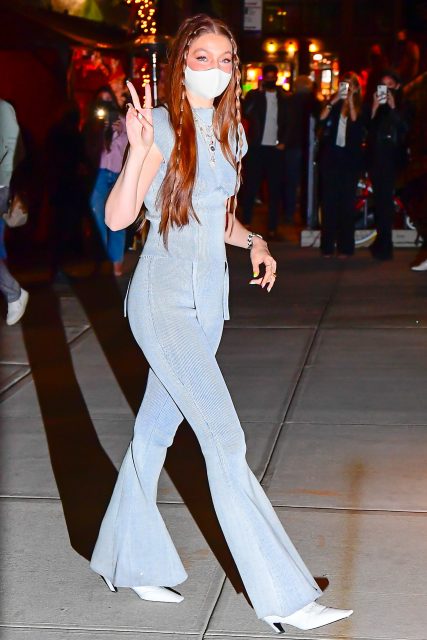 為春夏造型帶來新鮮感!參考Dua Lipa、Bella Hadid、Gigi Hadid 等穿上套裝