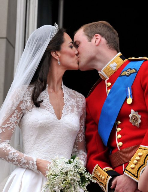 英國皇室最幸福恩愛的夫婦!凱特王妃與威廉王子結婚十一周年,重溫他們的「現代版愛情童話故事」