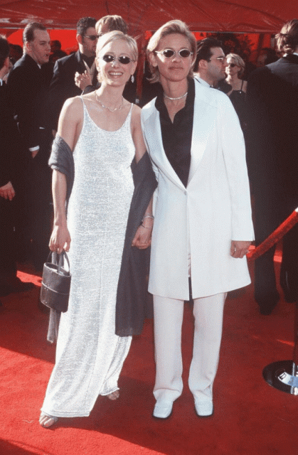 奧斯卡2024|盤點27對紅地毯上的神仙眷侶!回顧稱霸紅地毯的經典時尚情侶造型