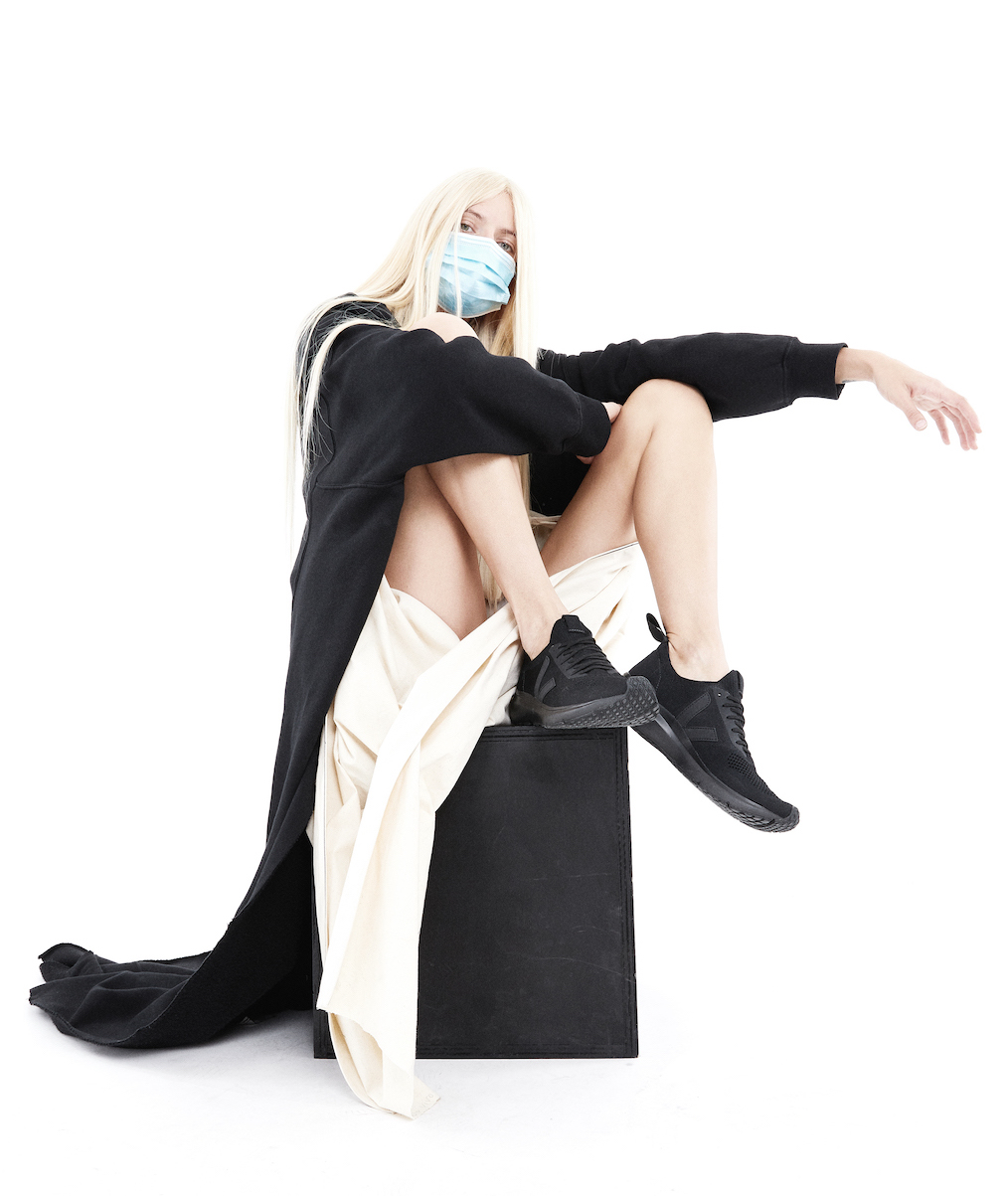 #SustainabilityInVogue 環保波鞋品牌 Veja 幾乎人手一對！再度與暗黑大師 Rick Owens 推出聯名系列鞋款