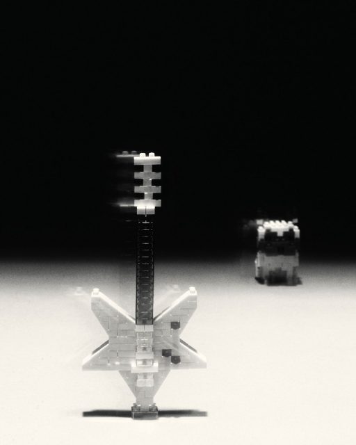 Saint Laurent Rive Droite 與日本玩具品牌 nanoblock 合作，推出向聖羅蘭致敬的積木玩具系列