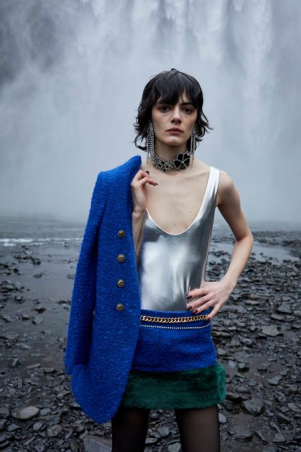 冰島上演 Saint Laurent 2021秋冬時裝:除了讓人窒息的自然美,還率先示範 2021 秋冬必備潮流重點!