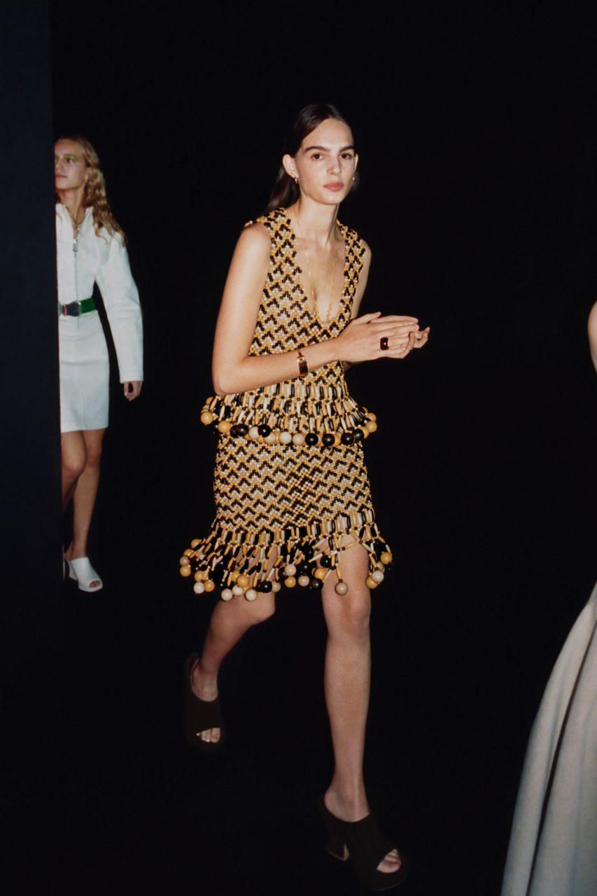 2021 春夏潮流：最需要裝備的是夏日派對造型！6種天橋設計提供派對穿搭靈感