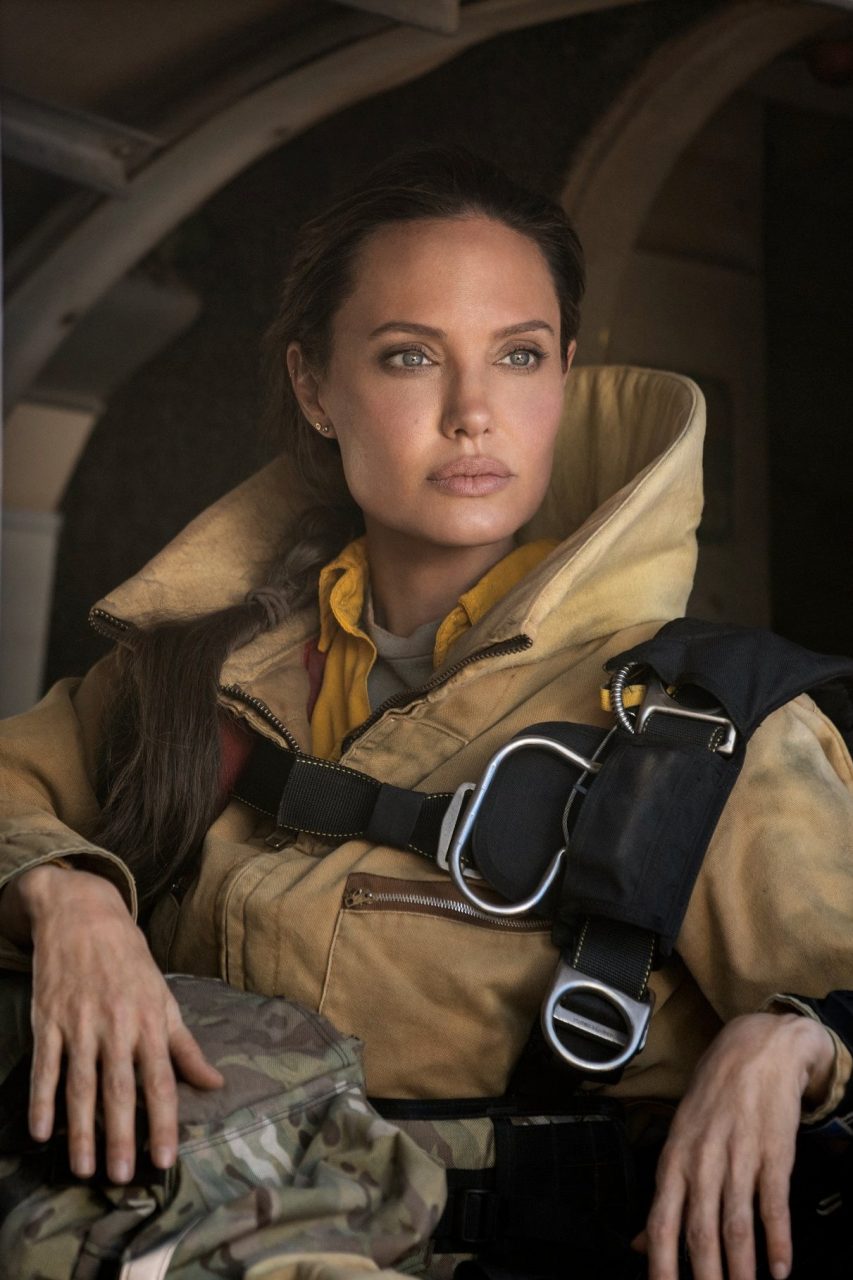 拍戲像當兵！Angelina Jolie新戲《滅我者》挑戰消防員角色每天300下伏地挺身：「很療癒！」