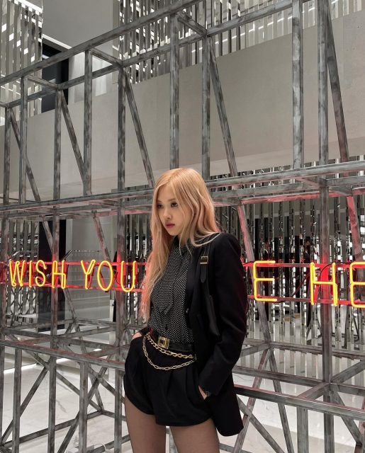 警世標語藝術 Jung Lee 為 Saint Laurent 設計霓虹燈裝置藝術 “I wish you were here”