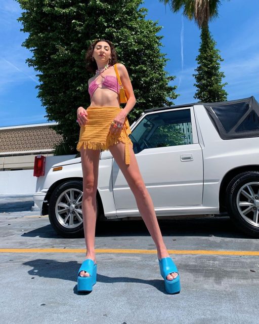 Coconut Girl 美學是什麼?為何它成為了 Gen Z 們追捧的夏日打扮?