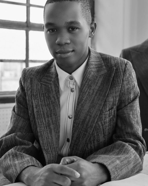 作為紳士最後一片聖地的 Pitti Uomo 踏入第100屆,非洲裔設計師 Thebe Magugu 推出首個男裝系列