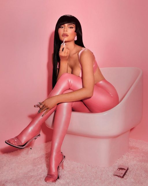 「社交平台女王」Kylie Jenner清空Kylie Cosmetics的Instagram帳號！正式宣佈轉成Vegan、Clean Beauty