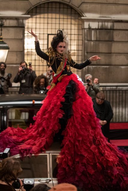 奧斯卡2022 |《黑白魔后 Cruella》電影服裝設計9大看點,設計師如何將 Emma Stone 化身為狂野大反派?