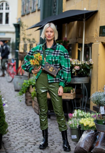 Louis Vuitton 百年旅行箱的時尚演變:見證 Petite Malle 手袋的藝術價值