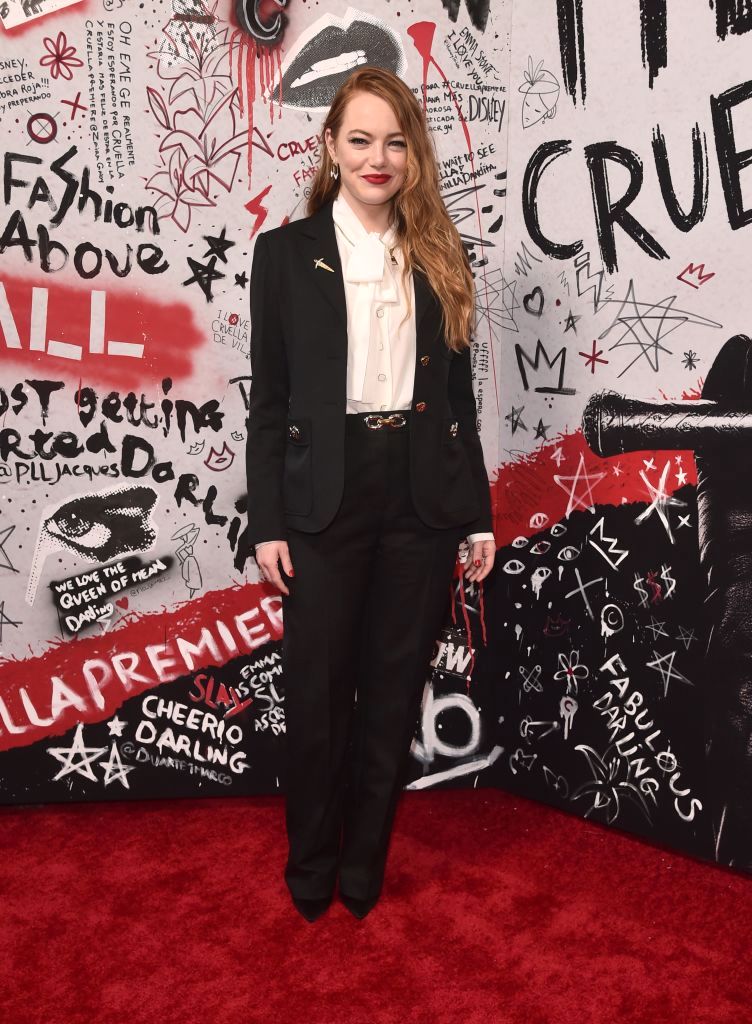 迪士尼《Cruella》電影即將上映，Emma Stone 首映造型更是加入了「庫伊拉」特色！