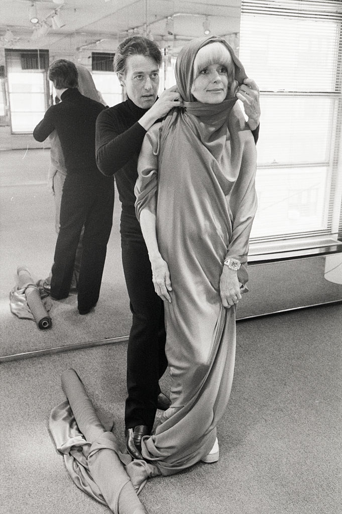 成也 Halston 敗也 Halston，5件事讓你重新認識美國傳奇設計師 Halston