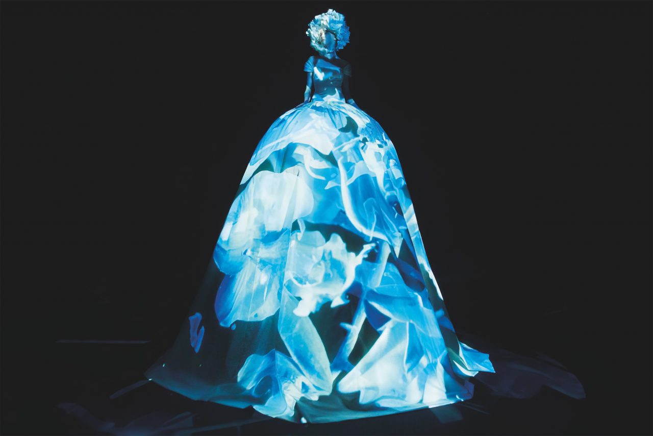 Phygital 時裝展時代，品牌以何取勝？專訪視覺大師 Nick Knight 及從各時裝展探究藝術開拓的另一可能性