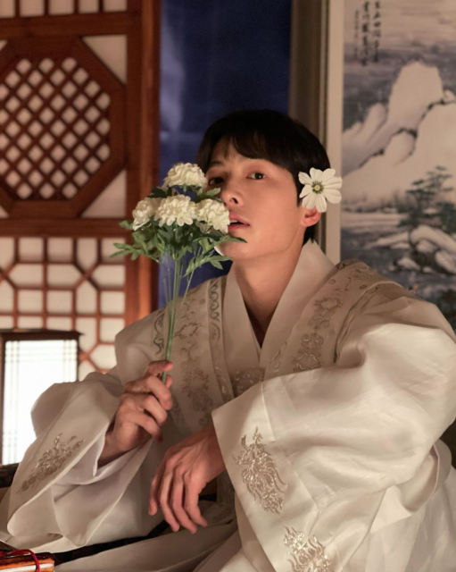 《百想藝術大賞》宋仲基角逐視帝!由出道到巔峰,8部必追男神經典影視作品