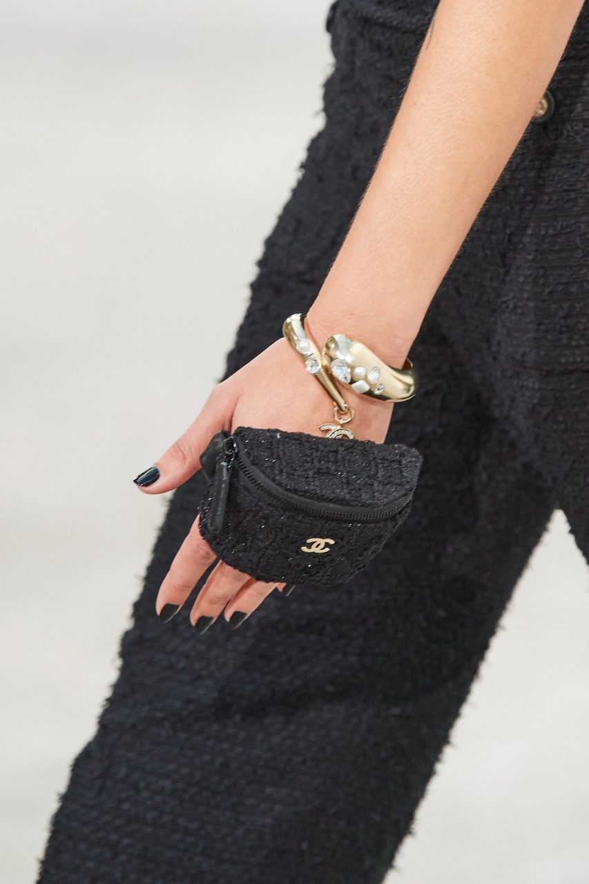 只需要這上色調的指甲油！即可打造由天橋展延伸出來的夏日美甲潮