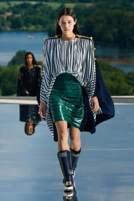 讓如詩如畫的法國郊外景致,重新定義未來時尚主義 |Louis Vuitton Cruise 2022