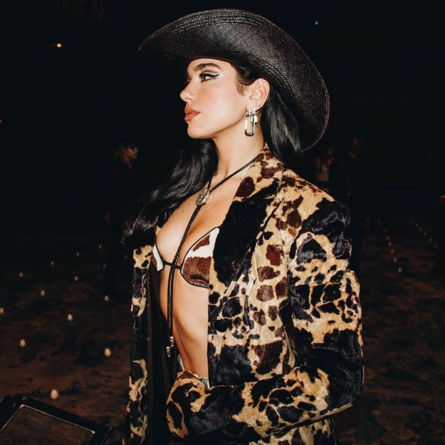 還未知道什麼是 #Ranchcore 風格嗎?Dua Lipa 《Love Again》新 MV 造型便是最佳示範!