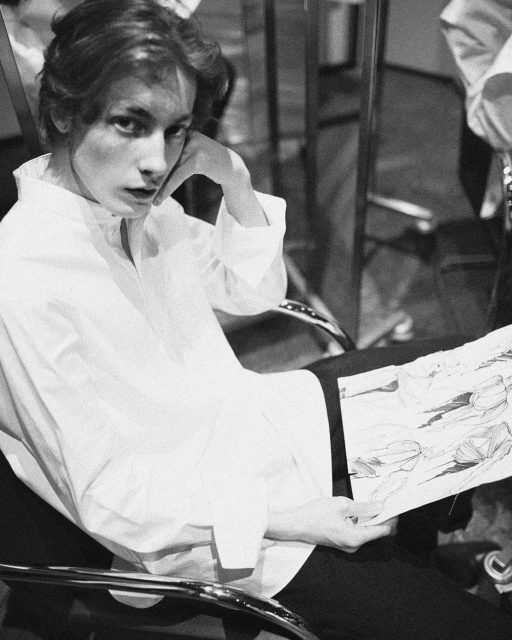 24歲Yves Saint Laurent 的化身 Charles de Vilmorin 首次亮相 Rochas 系列,以法國藝術家 Niki de Saint Phalle 為靈感