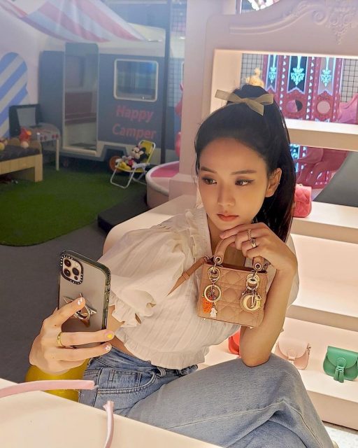 潮流王者仍然是迷你手袋!除了 Dior 的 Micro 系列之外,Chanel、Bottega Veneta、Balenciaga 也是你今季時尚迷你手袋之選