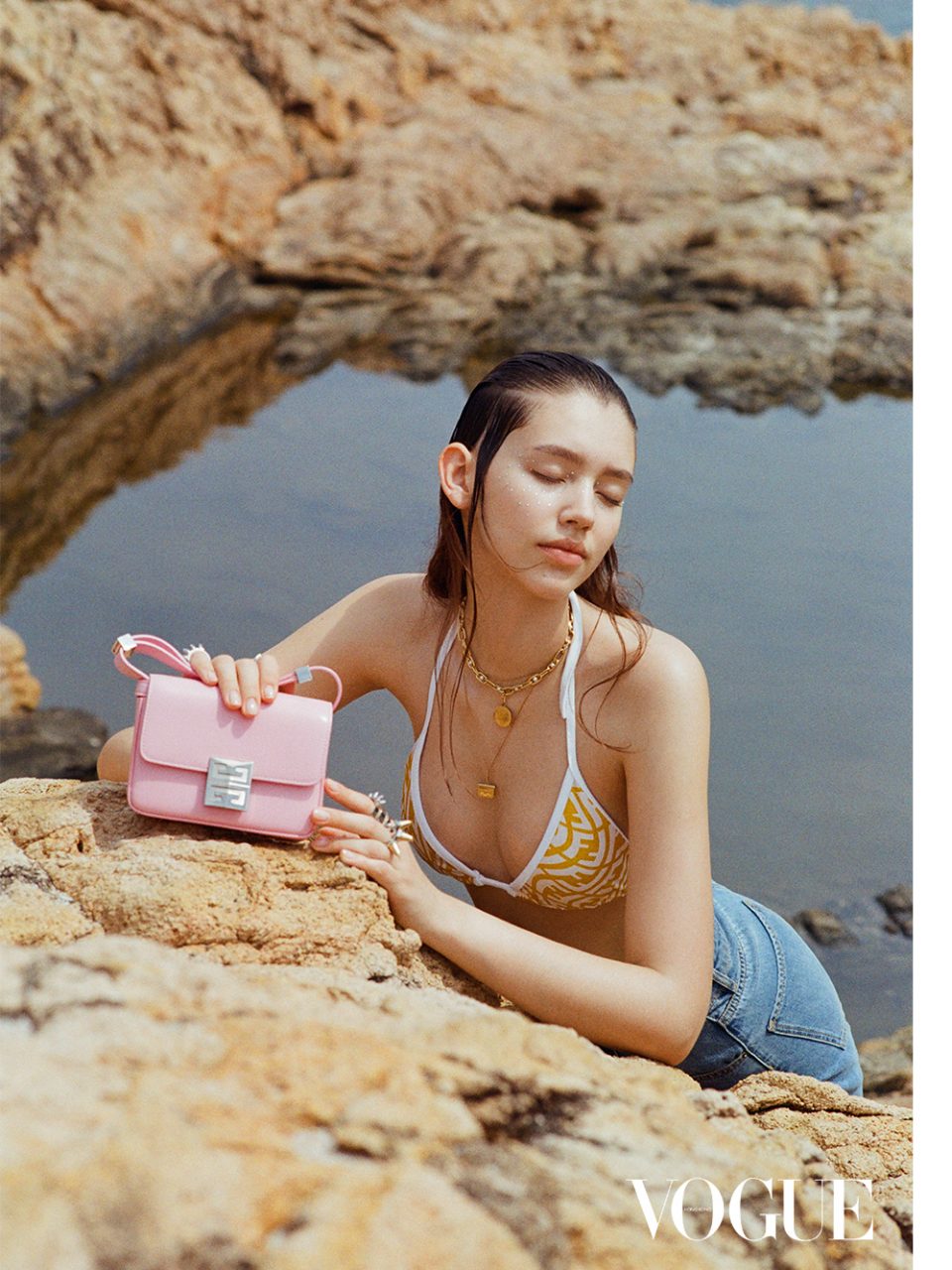 延續夏日讓人垂涎的繽紛色彩，2021早秋潮流方形手袋必選糖果色調！