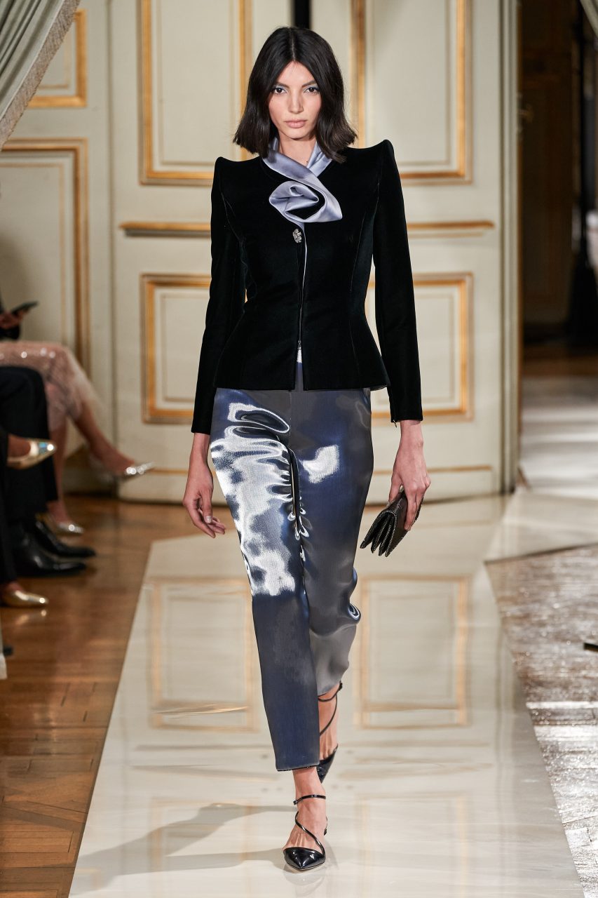 Giorgio Armani Privé 柔美設計開啟一場穿越時空的對話 | Fall 2021 Couture