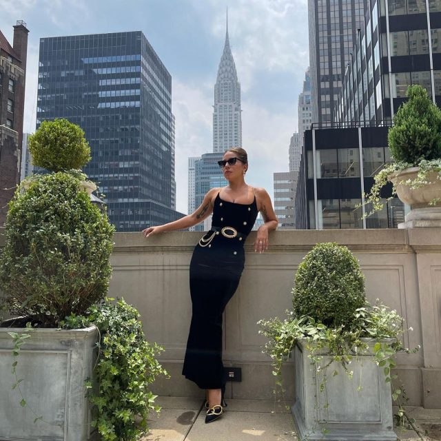 Lady Gaga 又轉風格?天后化身爵士歌手造型為《One Last Time》音樂會預熱!