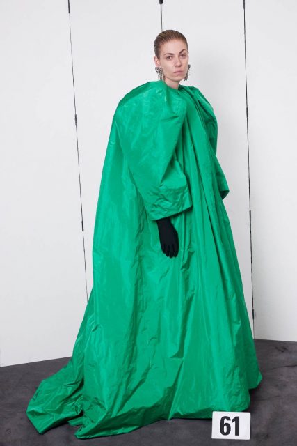 一起見證 Balenciaga歷史性時刻：53年後重啟高訂，日常生活融入奢華時尚｜Fall 2021 Couture