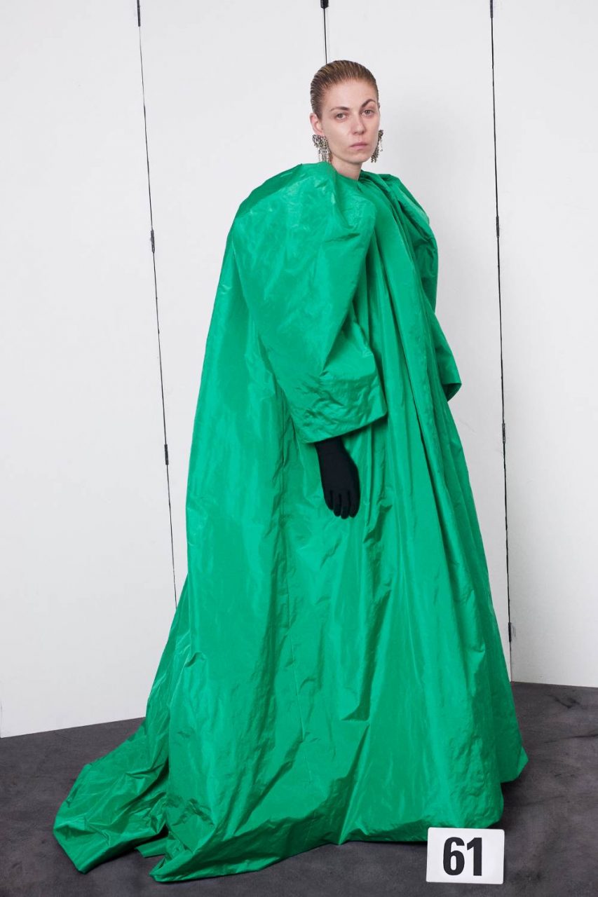 一起見證 Balenciaga歷史性時刻：53年後重啟高訂，日常生活融入奢華時尚｜Fall 2021 Couture