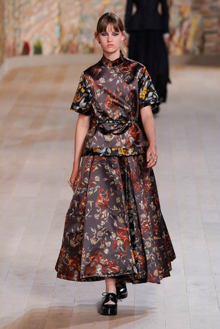 Dior 回歸高訂本質，宣揚紡織和刺繡的工藝價值 ｜Fall 2021 Couture