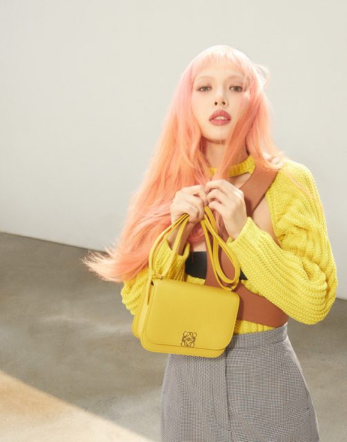 LOEWE 宣佈泫雅 Hyuna 出任品牌全球大使!更率先演繹大熱 Goya Bag