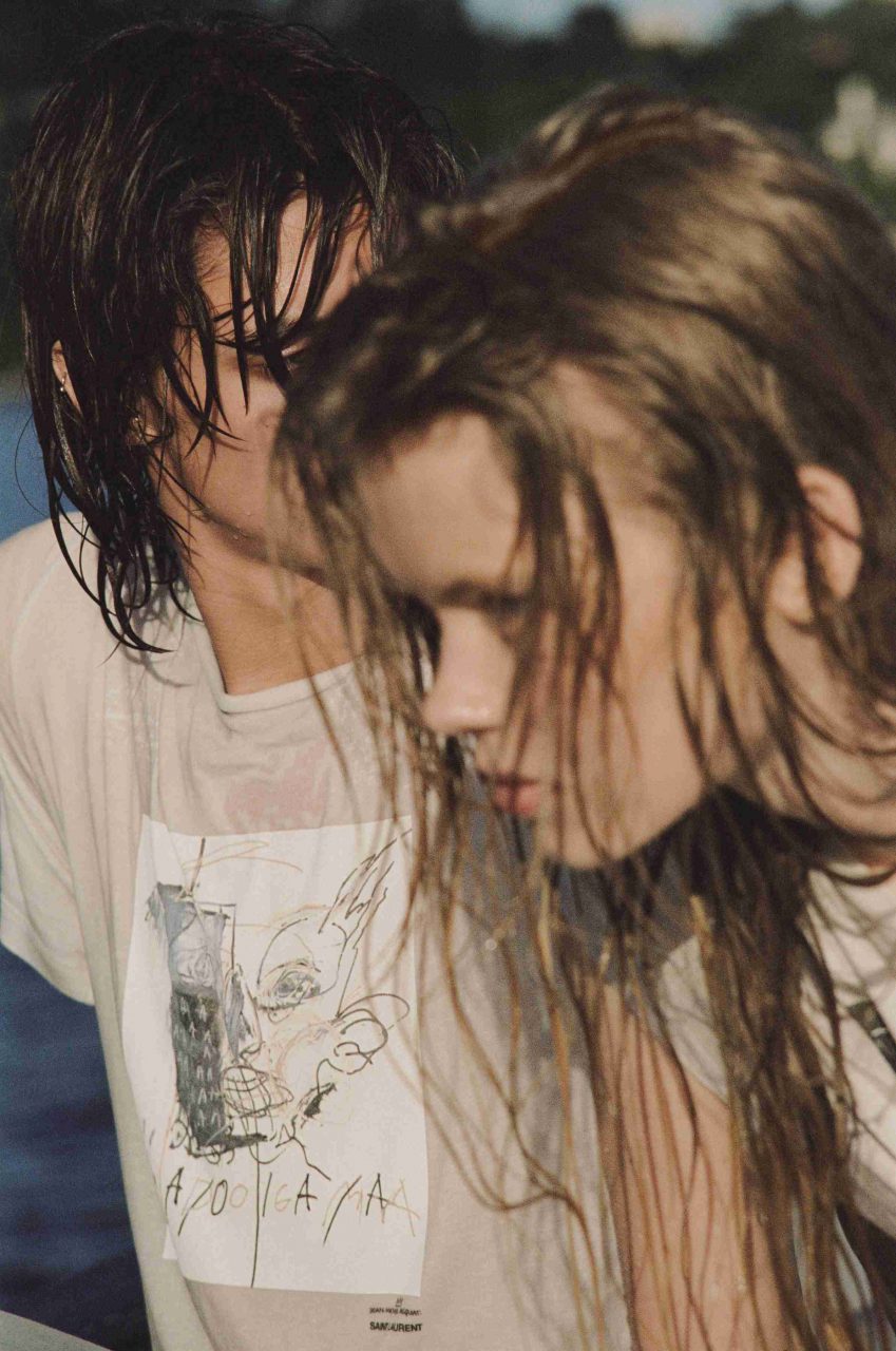 Saint Laurent Rive Droite 推出 Basquiat 系列，向傳奇藝術家 Jean-Michel Basquiat 致敬！