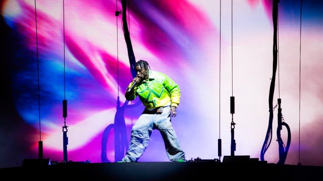 告別窄身牛仔褲:Travis Scott 如何帶動大碼牛仔褲風潮?